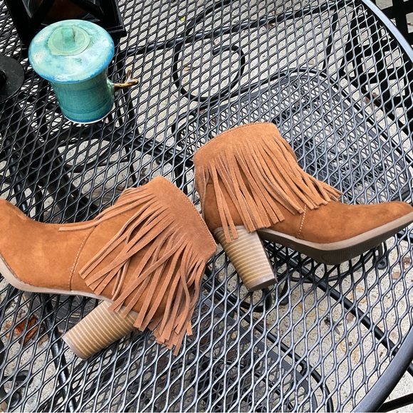Earthy Fringy Brown Suede Boots! - Picture 6 of 16